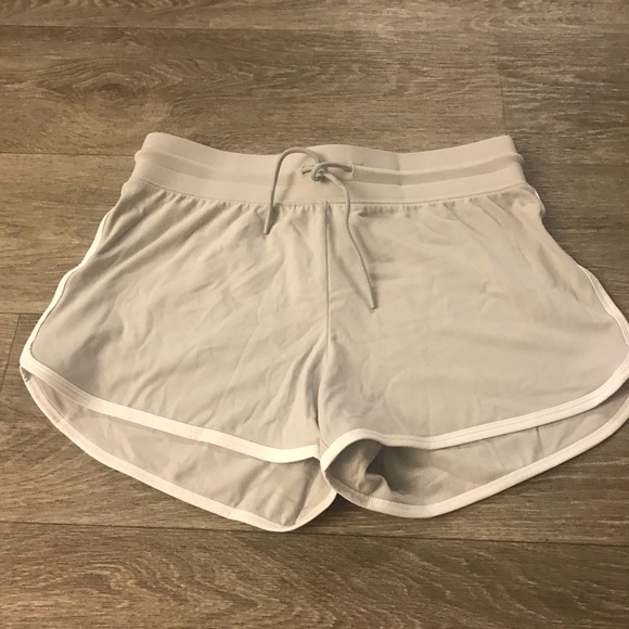 Alphalete Curve Shorts - Picture 1 of 3